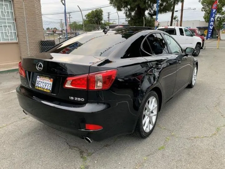 BLACK, 2012 LEXUS IS Image 33