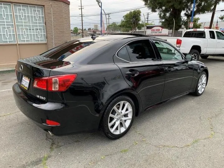 BLACK, 2012 LEXUS IS Image 35