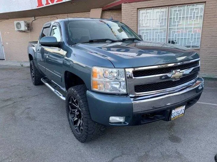 BLUE, 2008 CHEVROLET SILVERADO 1500 CREW CAB Image 2