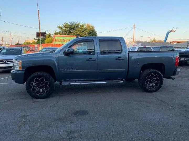 BLUE, 2008 CHEVROLET SILVERADO 1500 CREW CAB Image 17