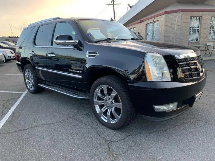 BLACK, 2009 CADILLAC ESCALADE Image 3