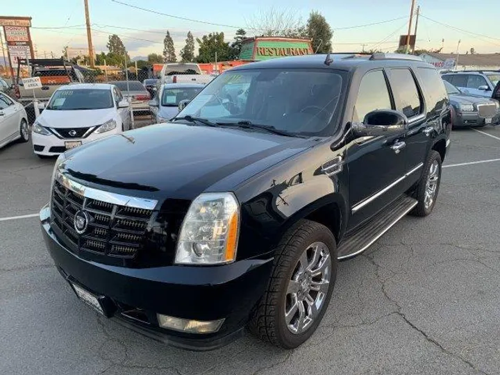 BLACK, 2009 CADILLAC ESCALADE Image 10