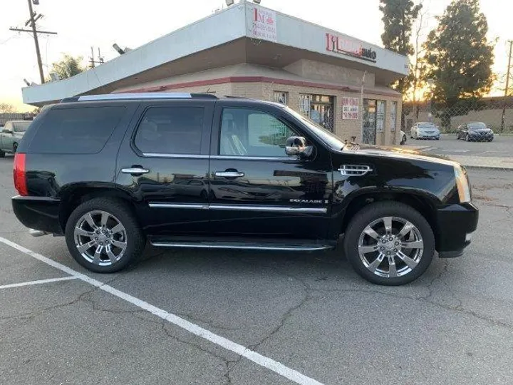 BLACK, 2009 CADILLAC ESCALADE Image 16