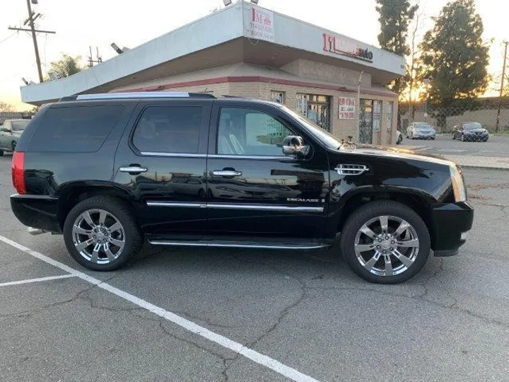 BLACK, 2009 CADILLAC ESCALADE Image 17