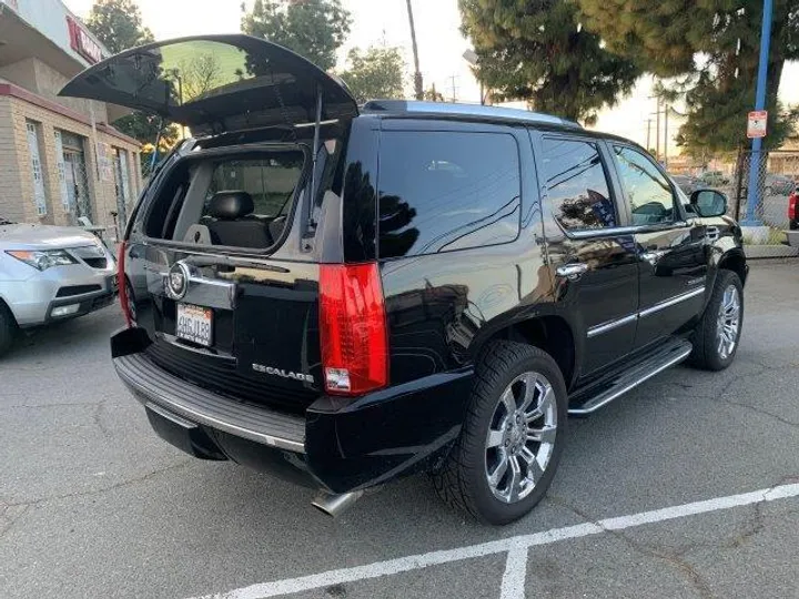 BLACK, 2009 CADILLAC ESCALADE Image 39