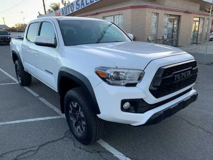 WHITE, 2016 TOYOTA TACOMA DOUBLE CAB Image 2