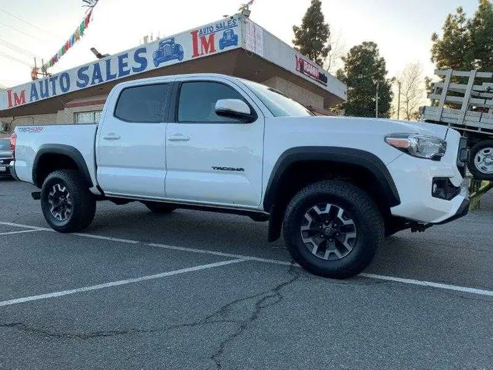 WHITE, 2016 TOYOTA TACOMA DOUBLE CAB Image 6