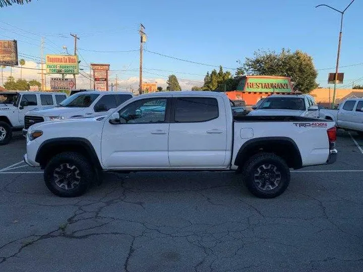 WHITE, 2016 TOYOTA TACOMA DOUBLE CAB Image 24