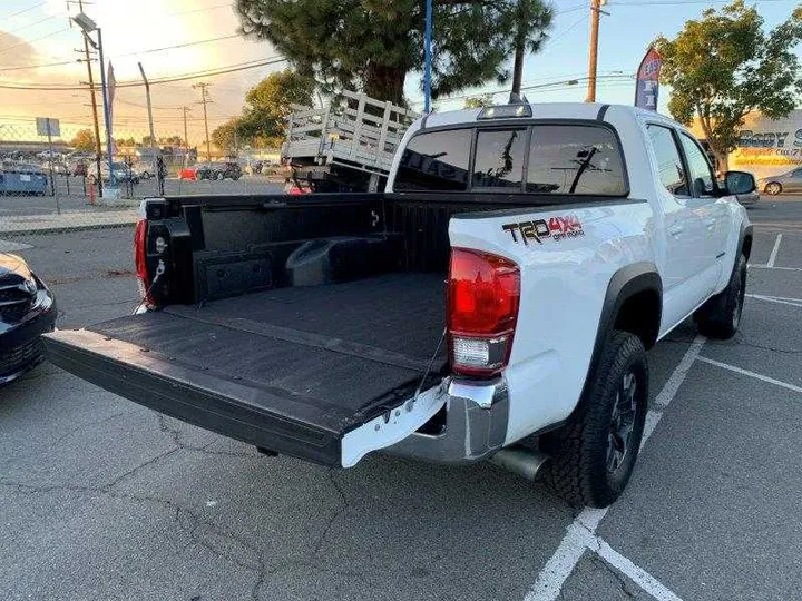 WHITE, 2016 TOYOTA TACOMA DOUBLE CAB Image 43