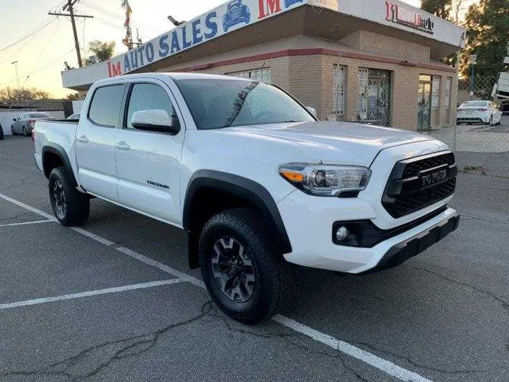 WHITE, 2016 TOYOTA TACOMA DOUBLE CAB Image 8