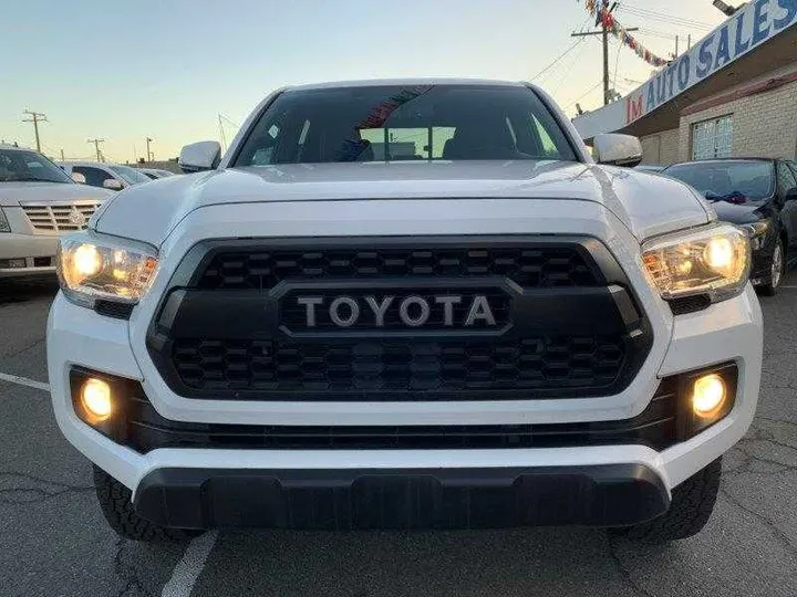 WHITE, 2016 TOYOTA TACOMA DOUBLE CAB Image 107