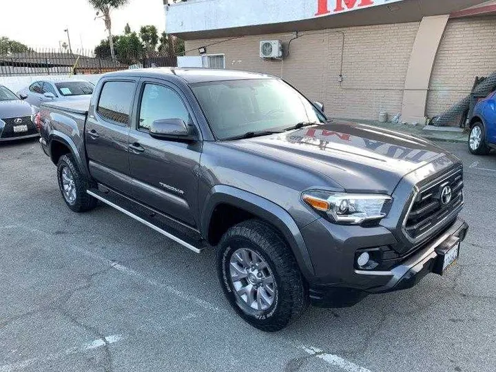 GRAY, 2017 TOYOTA TACOMA DOUBLE CAB Image 5