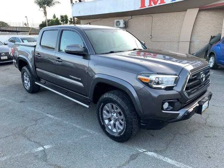 GRAY, 2017 TOYOTA TACOMA DOUBLE CAB Image 6