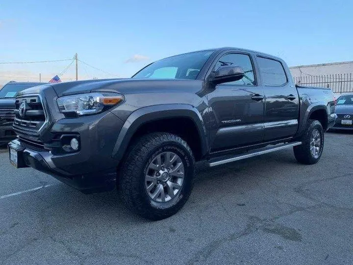 GRAY, 2017 TOYOTA TACOMA DOUBLE CAB Image 23