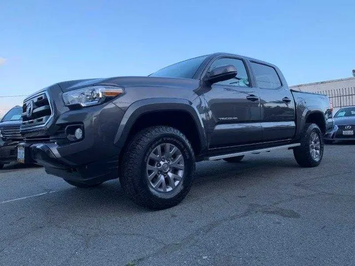 GRAY, 2017 TOYOTA TACOMA DOUBLE CAB Image 24