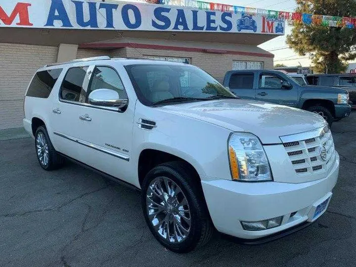 WHITE PEARL, 2011 CADILLAC ESCALADE ESV Image 6