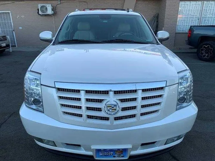 WHITE PEARL, 2011 CADILLAC ESCALADE ESV Image 8