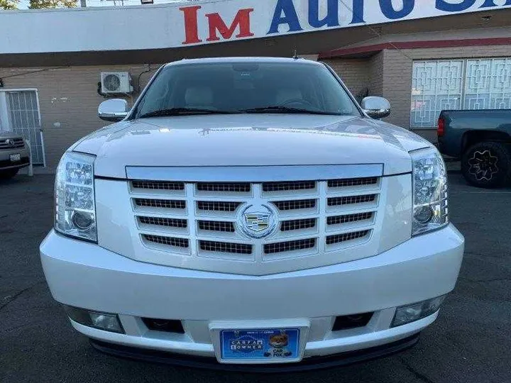 WHITE PEARL, 2011 CADILLAC ESCALADE ESV Image 10