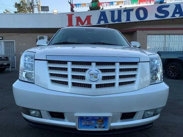 WHITE PEARL, 2011 CADILLAC ESCALADE ESV Image 11