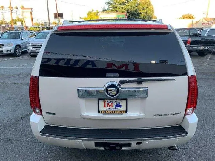 WHITE PEARL, 2011 CADILLAC ESCALADE ESV Image 26