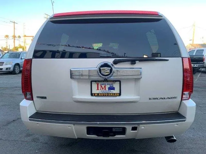 WHITE PEARL, 2011 CADILLAC ESCALADE ESV Image 28