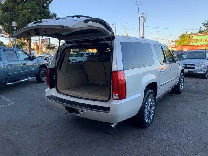 WHITE PEARL, 2011 CADILLAC ESCALADE ESV Image 37