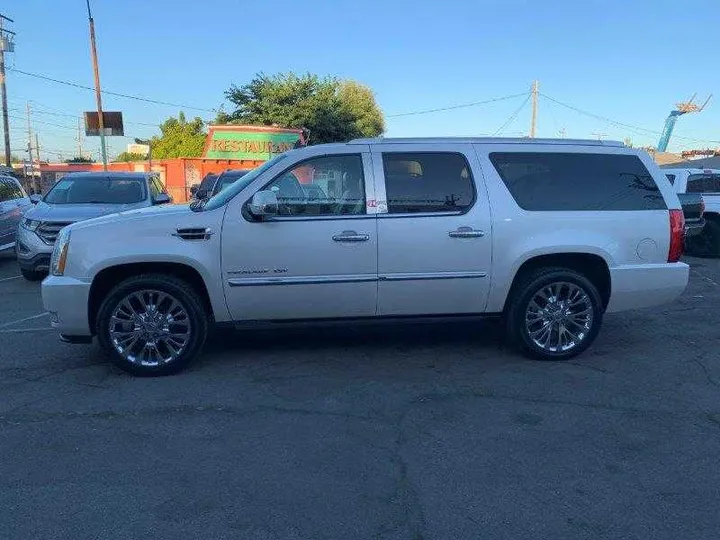 WHITE PEARL, 2011 CADILLAC ESCALADE ESV Image 38