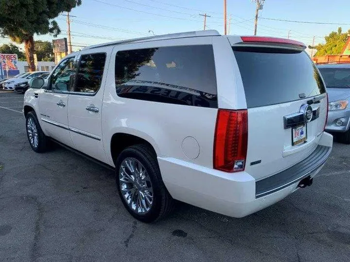 WHITE PEARL, 2011 CADILLAC ESCALADE ESV Image 41