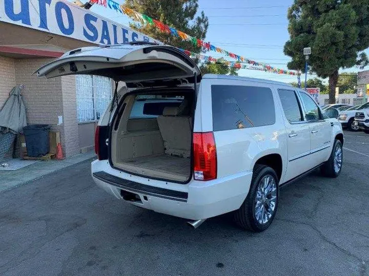 WHITE PEARL, 2011 CADILLAC ESCALADE ESV Image 47