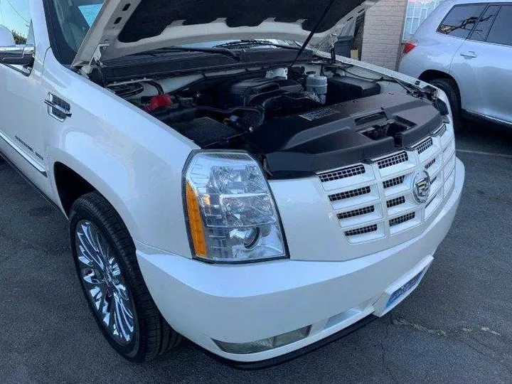 WHITE PEARL, 2011 CADILLAC ESCALADE ESV Image 51