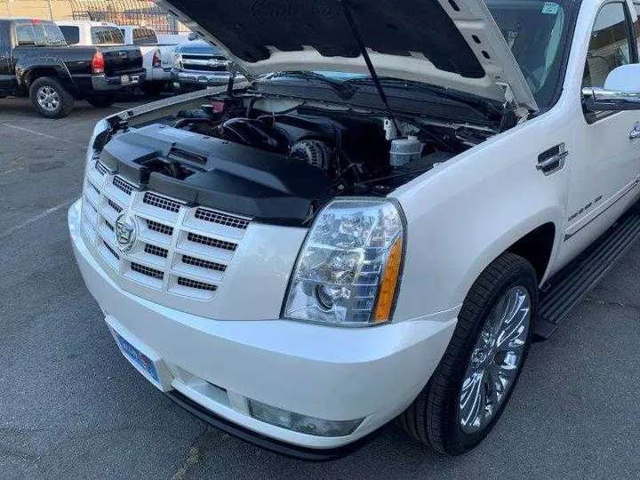 WHITE PEARL, 2011 CADILLAC ESCALADE ESV Image 53