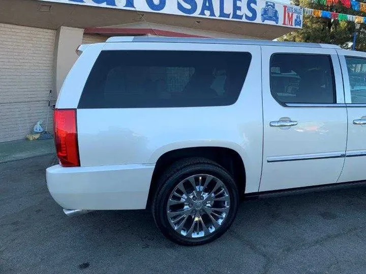 WHITE PEARL, 2011 CADILLAC ESCALADE ESV Image 64