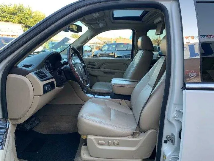 WHITE PEARL, 2011 CADILLAC ESCALADE ESV Image 84