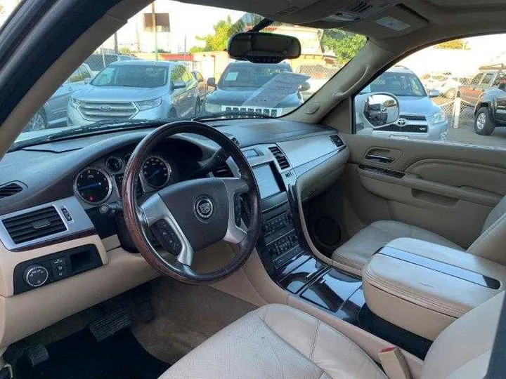 WHITE PEARL, 2011 CADILLAC ESCALADE ESV Image 136