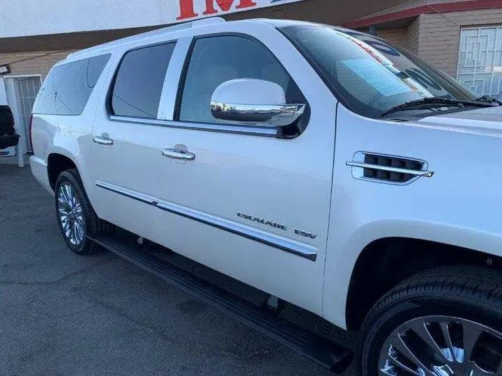 WHITE PEARL, 2011 CADILLAC ESCALADE ESV Image 180