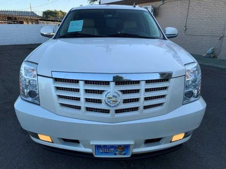 WHITE PEARL, 2011 CADILLAC ESCALADE ESV Image 199