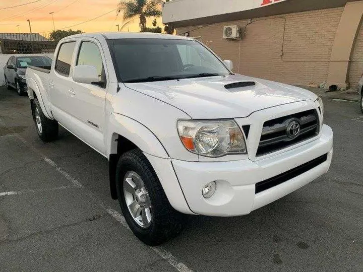 WHITE, 2010 TOYOTA TACOMA DOUBLE CAB Image 2