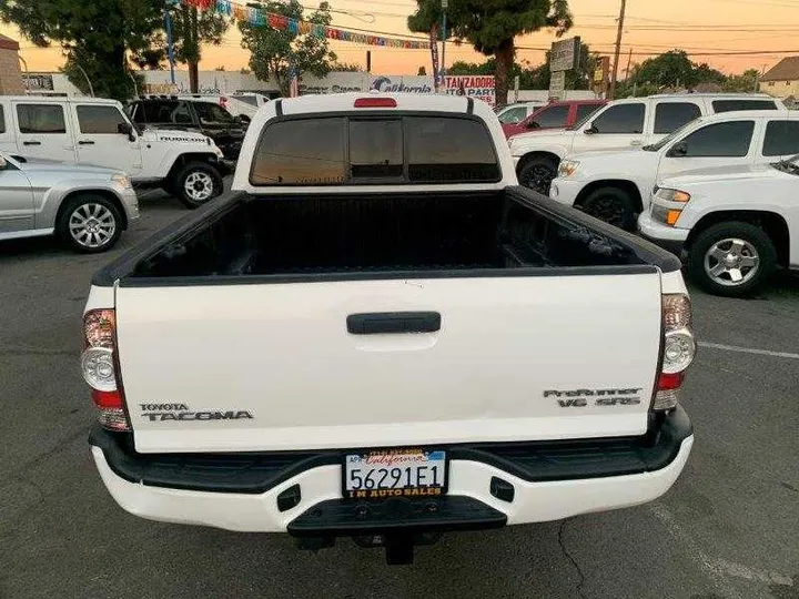 WHITE, 2010 TOYOTA TACOMA DOUBLE CAB Image 24