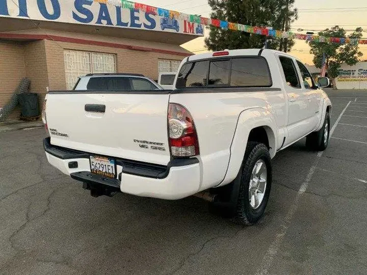 WHITE, 2010 TOYOTA TACOMA DOUBLE CAB Image 28