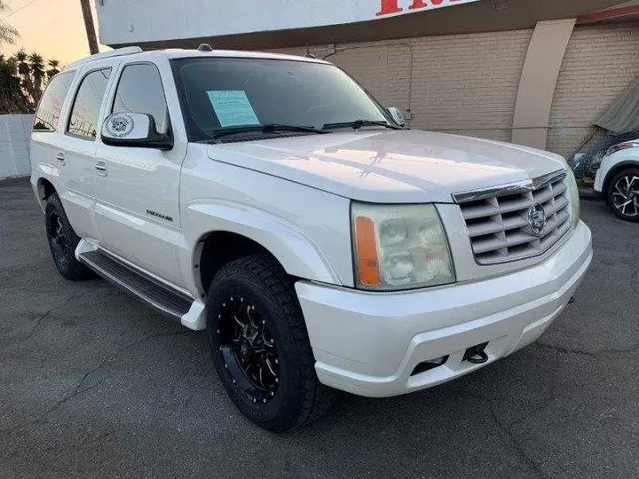 WHITE, 2004 CADILLAC ESCALADE Image 2