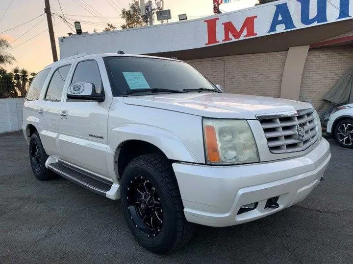 WHITE, 2004 CADILLAC ESCALADE Image 3