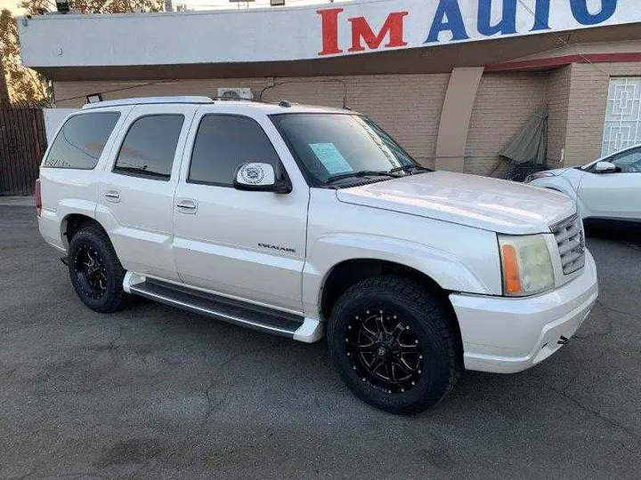 WHITE, 2004 CADILLAC ESCALADE Image 4