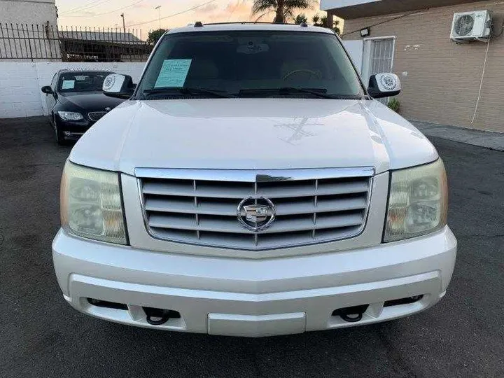 WHITE, 2004 CADILLAC ESCALADE Image 8