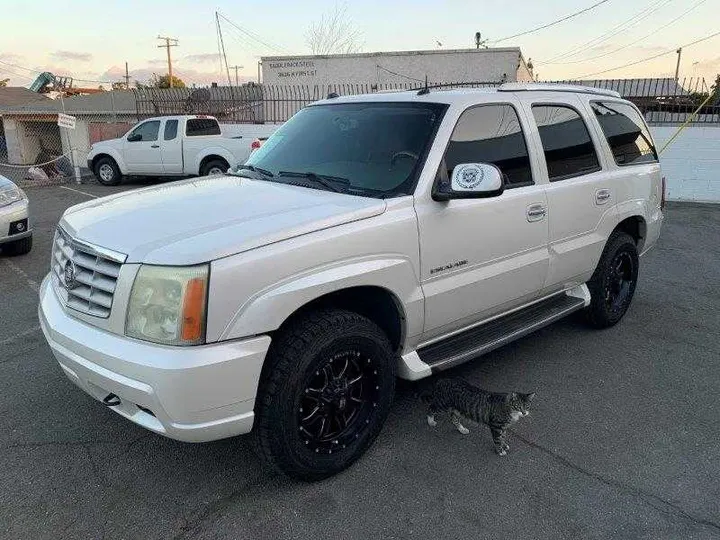 WHITE, 2004 CADILLAC ESCALADE Image 13