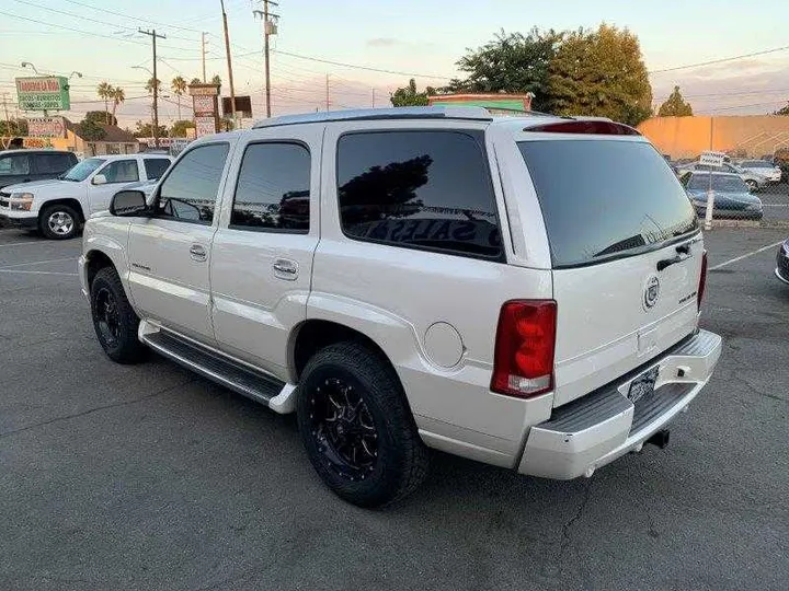 WHITE, 2004 CADILLAC ESCALADE Image 19