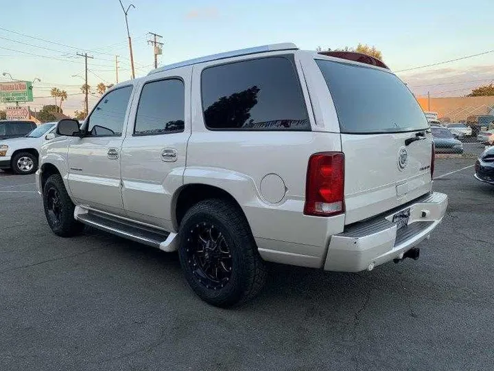 WHITE, 2004 CADILLAC ESCALADE Image 21