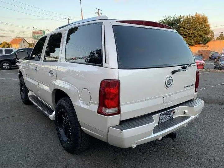 WHITE, 2004 CADILLAC ESCALADE Image 23