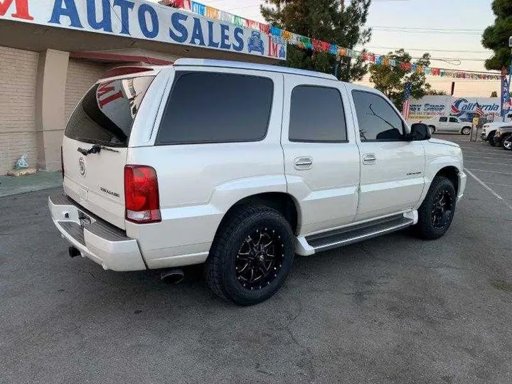 WHITE, 2004 CADILLAC ESCALADE Image 32