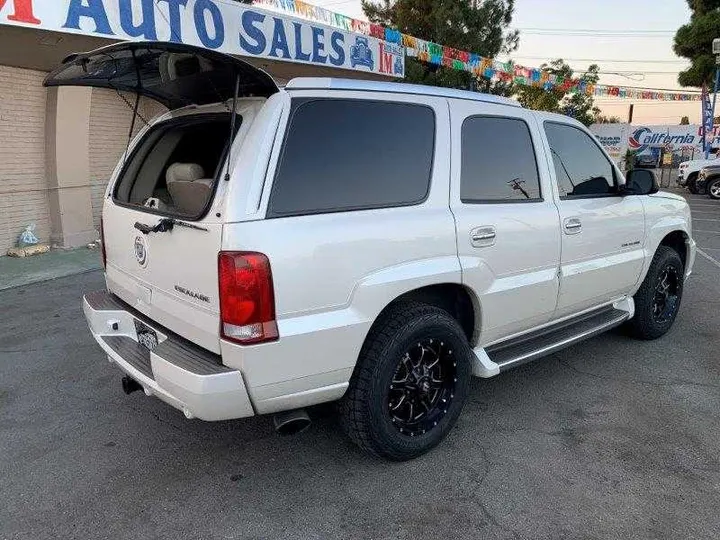 WHITE, 2004 CADILLAC ESCALADE Image 39