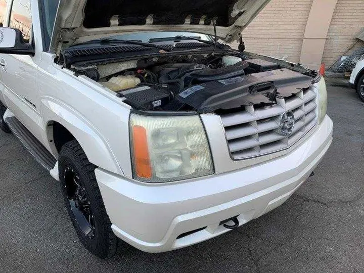 WHITE, 2004 CADILLAC ESCALADE Image 40